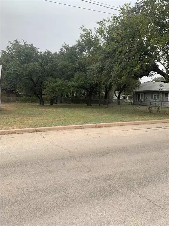 Brownwood, TX 76801,1303 Brooks Avenue