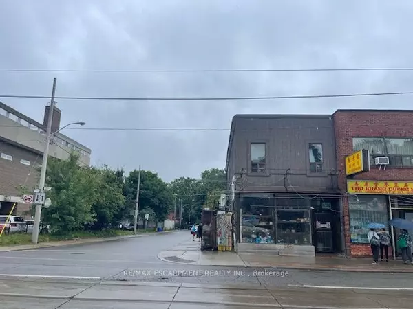 Toronto E01, ON M4M 1Y2,673 Gerrard ST E