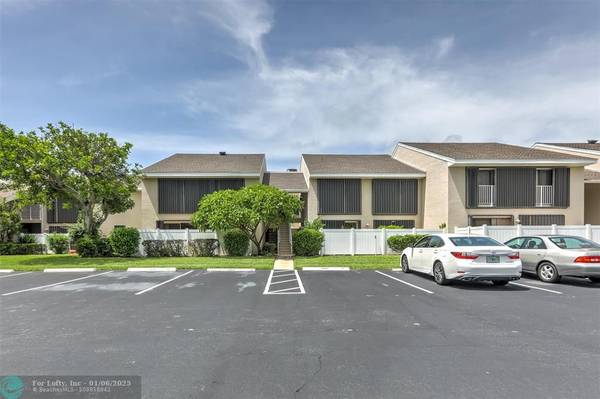 Hutchinson Island, FL 34949,3207 S Lakeview Cir  #103