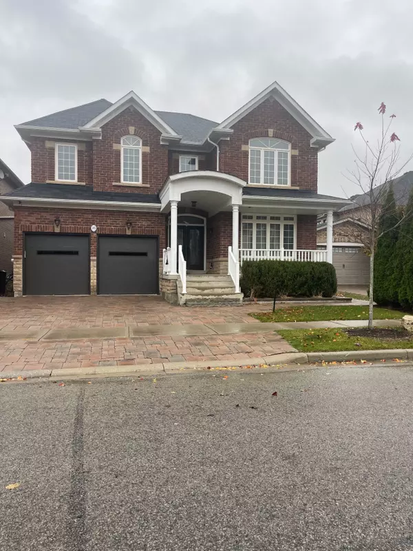 35 Morland CRES, Aurora, ON L4G 7Z2