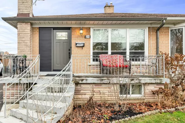 21 FARLEY CRES, Toronto W09, ON M9R 2A5