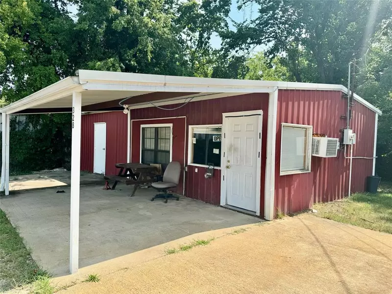 328 N Main Street, Paris, TX 75460