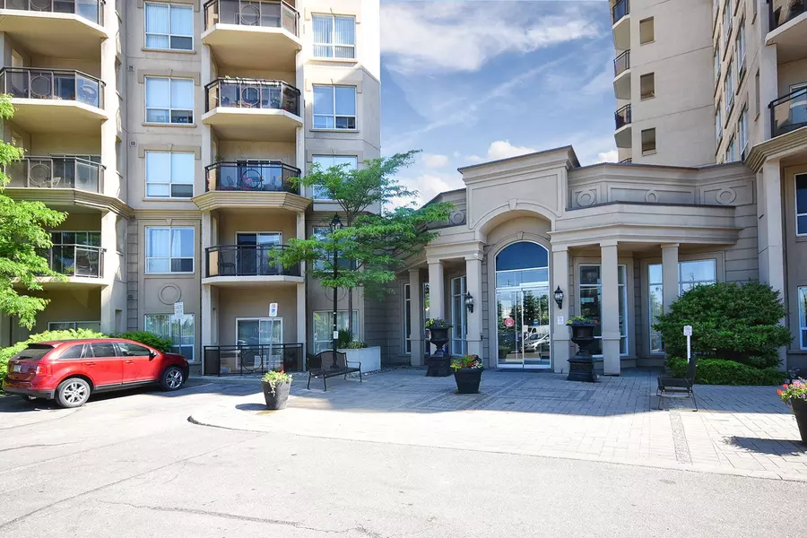 8 Masion Parc CT #218, Vaughan, ON L4J 9K5