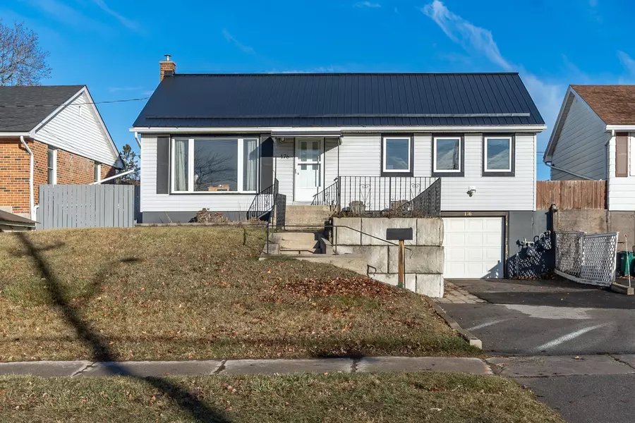 176 Dixon DR, Quinte West, ON K8V 1X3