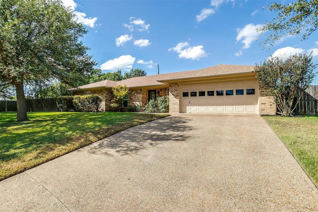 1208 Murry Drive N, Cleburne, TX 76033