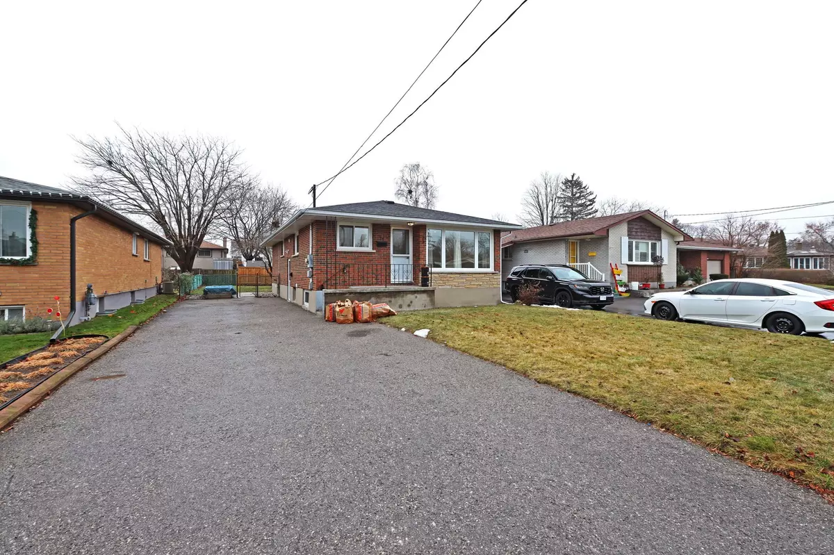 Oshawa, ON L1J 5W9,74 Valdez CT #Main