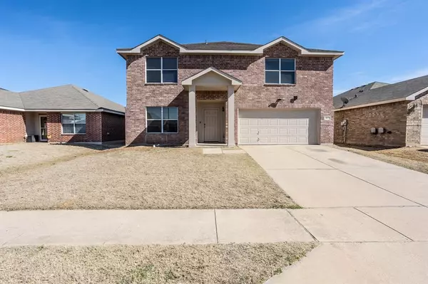 817 Green Heath Avenue, Fort Worth, TX 76120