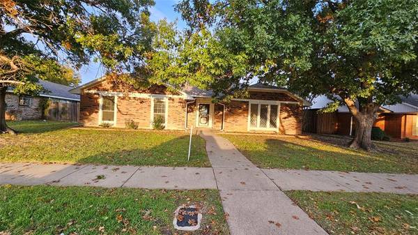 1605 Century Oaks Drive, Lewisville, TX 75077