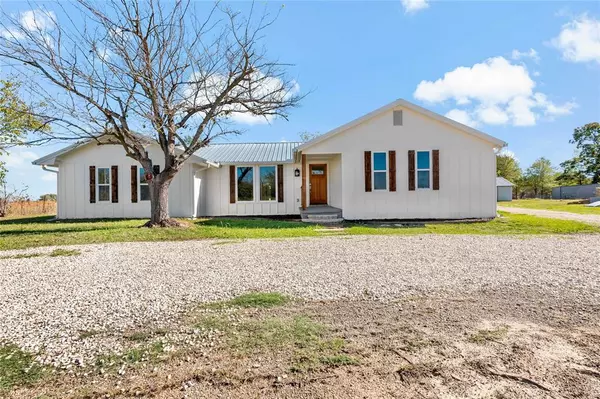 9568 Farm Road 195, Paris, TX 75462