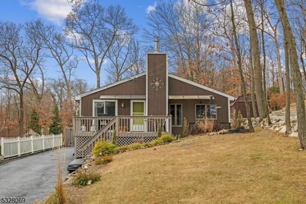 4 Musconetcong Ave, Hopatcong Boro, NJ 07843