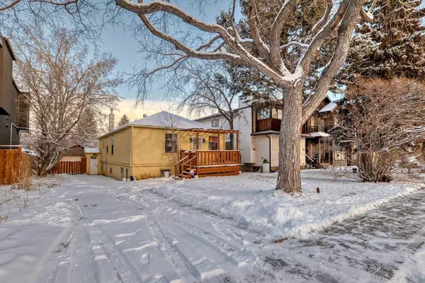 228 31 AVE Northwest, Calgary, AB T2M 2P2