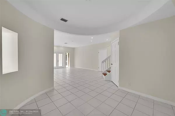 Coral Springs, FL 33071,11285 Lakeview Dr  #35-J