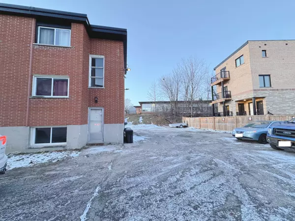 Kitchener, ON N2M 3Y9,281 Lorne AVE