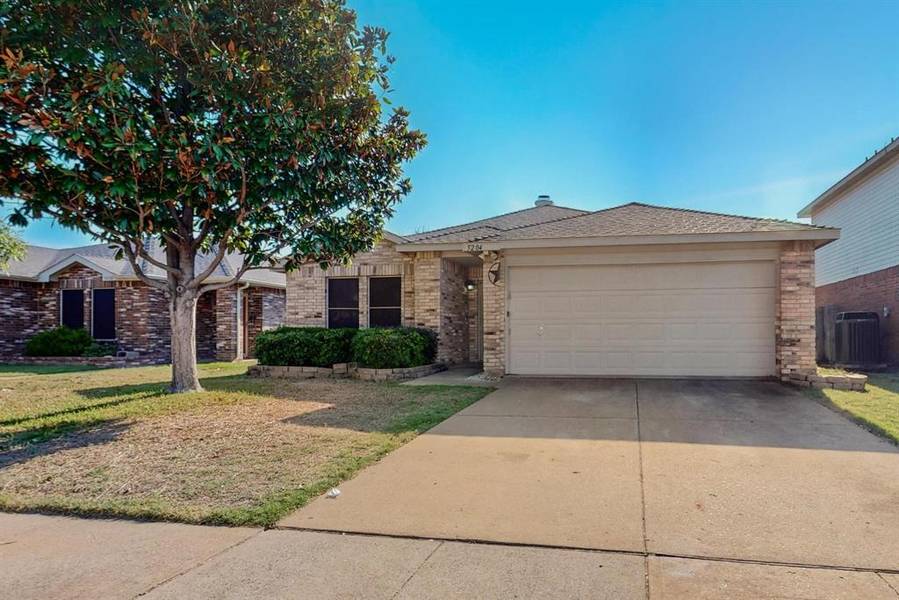 5204 Royal Burgess Drive, Fort Worth, TX 76135