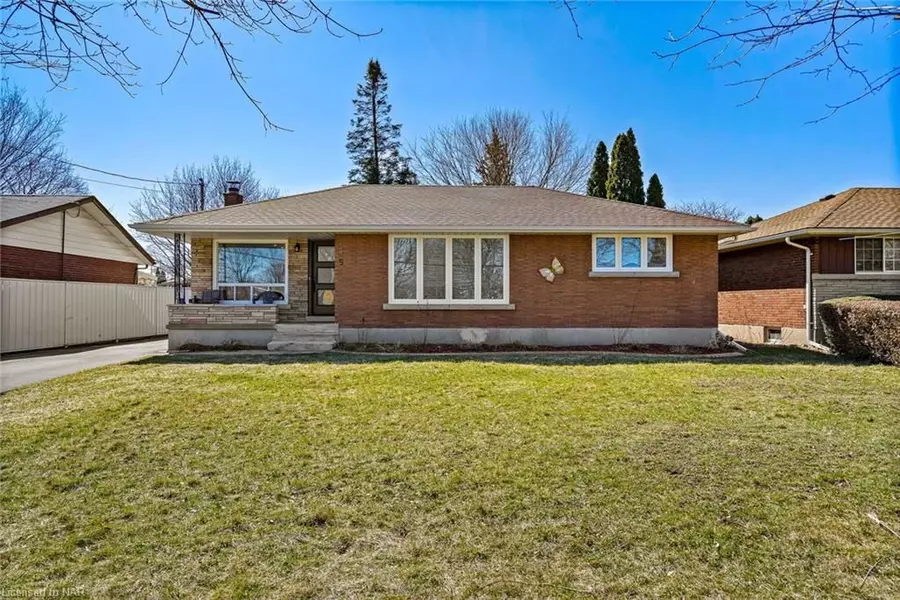 5 Northwood DR, St. Catharines, ON L2M 4J4