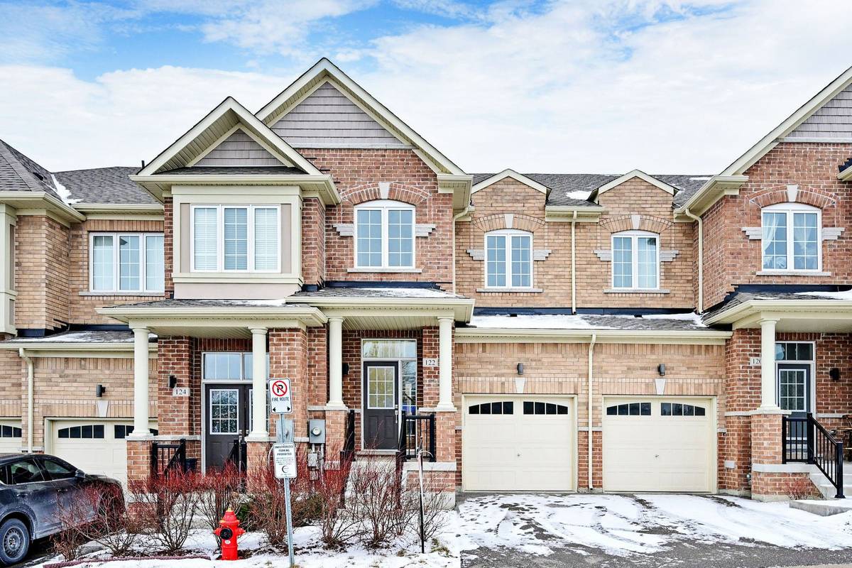 Newmarket, ON L3Y 0E4,122 Knott End CRES