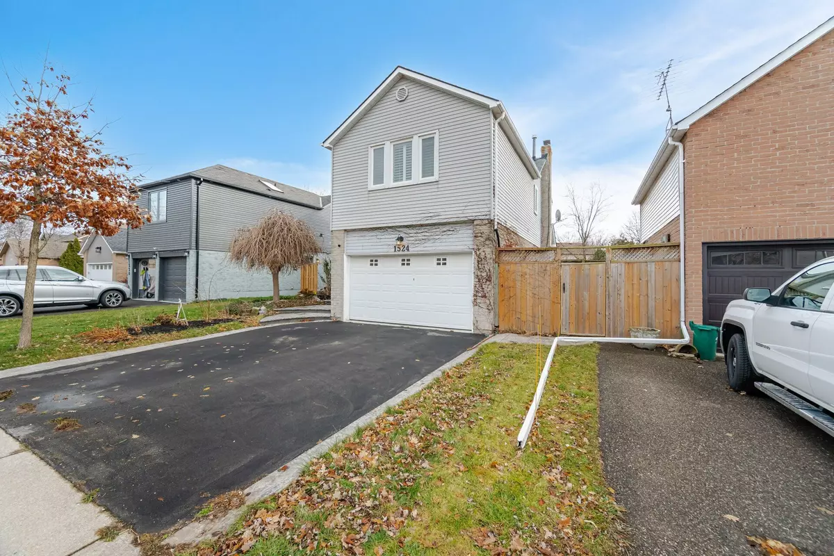 Oakville, ON L6M 1Y5,1524 Greenbriar DR