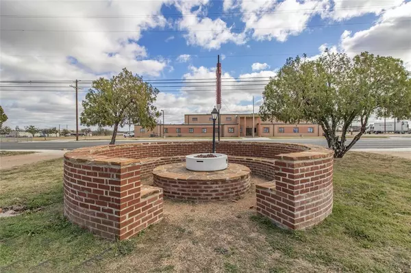 Coleman, TX 76834,2710 S Commercial Avenue