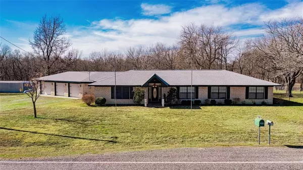 384 Fm 904 S, Pecan Gap, TX 75469