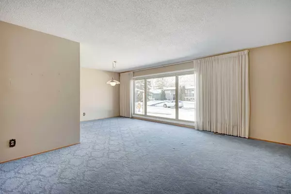 Calgary, AB T2J 1V5,10832 Maplecreek DR Southeast