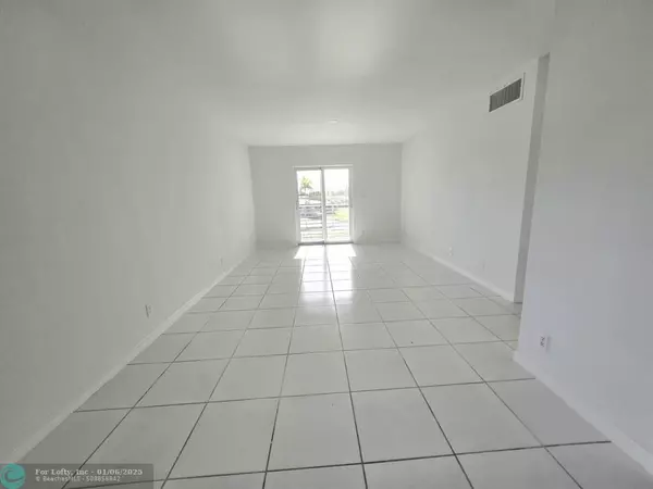 Pompano Beach, FL 33063,6501 Winfield Blvd  #31