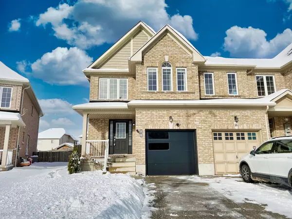 18 Lancaster CT, Barrie, ON L4M 0G1