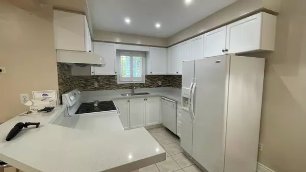 Mississauga, ON L5M 6R1,3927 Coachman CIR