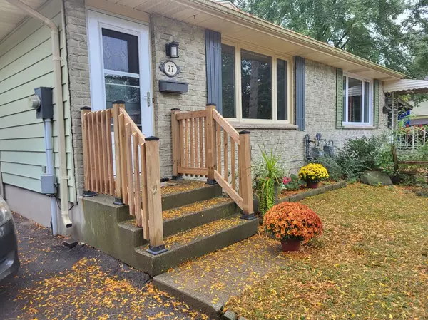 London, ON N5Y 4X7,37 Monsarrat CRES