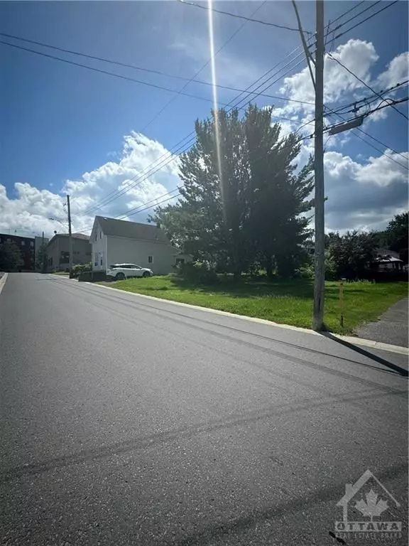 Clarence-rockland, ON K4K 1E1,674 POULIOTTE ST