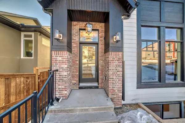 Calgary, AB T3B 0Y6,4919 22 AVE Northwest