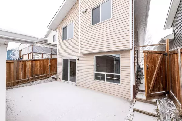 Calgary, AB T3J3H1,23 Martinwood CT Northeast