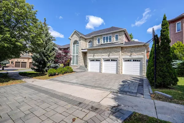 Richmond Hill, ON L4B 3W4,45 Henricks CRES