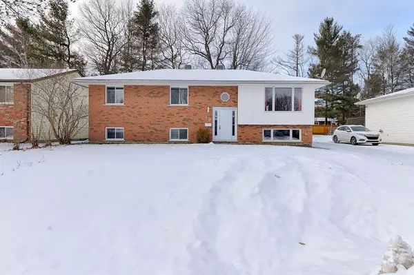 30 Earl ST, Petawawa, ON K8H 3M4