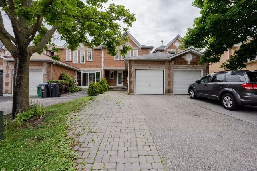 16 Mullis CRES, Brampton, ON L6Y 4T3