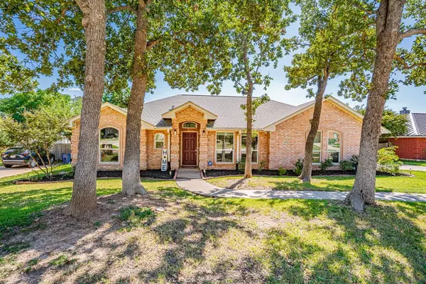 1248 Cross Creek Drive, Kennedale, TX 76060