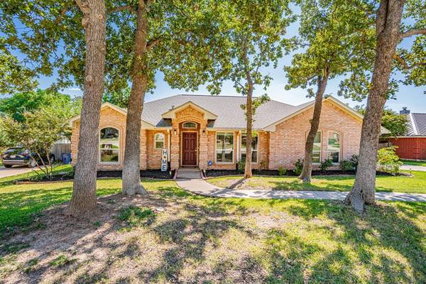 1248 Cross Creek Drive,  Kennedale,  TX 76060