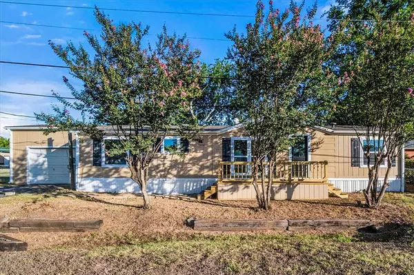 304 E Forgey Street, Blooming Grove, TX 76626