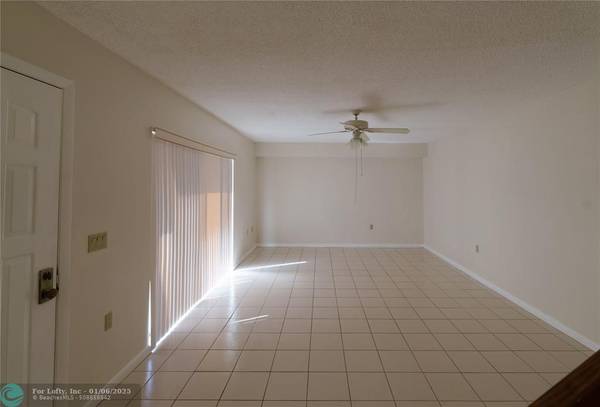 Boynton Beach, FL 33436,103 Live Oak Ln  #103