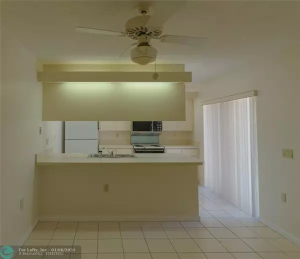 Boynton Beach, FL 33436,103 Live Oak Ln  #103