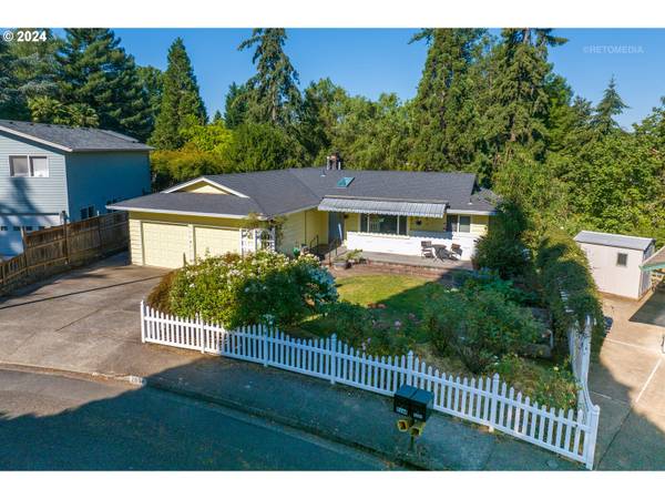 2004 E HAWTHORNE LOOP, Newberg, OR 97132