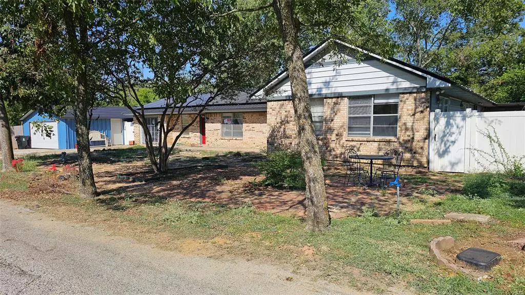 420 Lawson Lane, Pilot Point, TX 76258