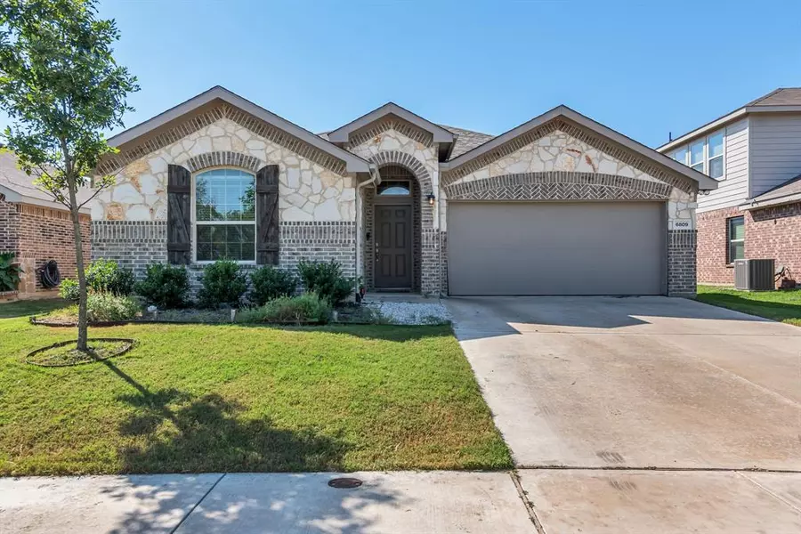 6809 Woodlawn Drive, Fort Worth, TX 76179