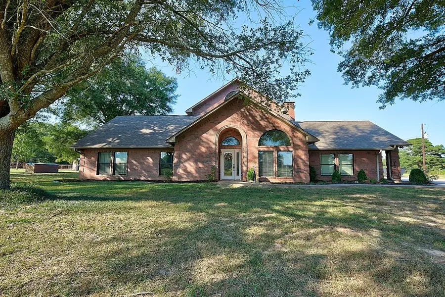 2517 CR 2110, Hooks, TX 75561