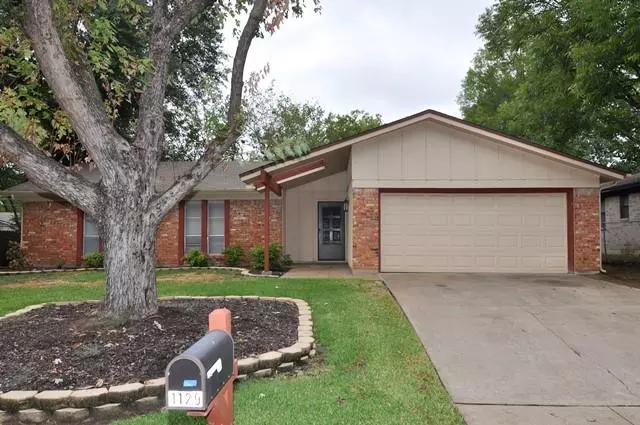 1129 Livingston Drive, Hurst, TX 76053