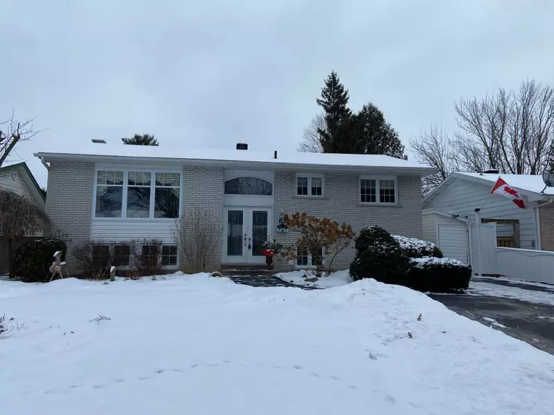 172 Old Colony RD, Kanata, ON K2L 1M7