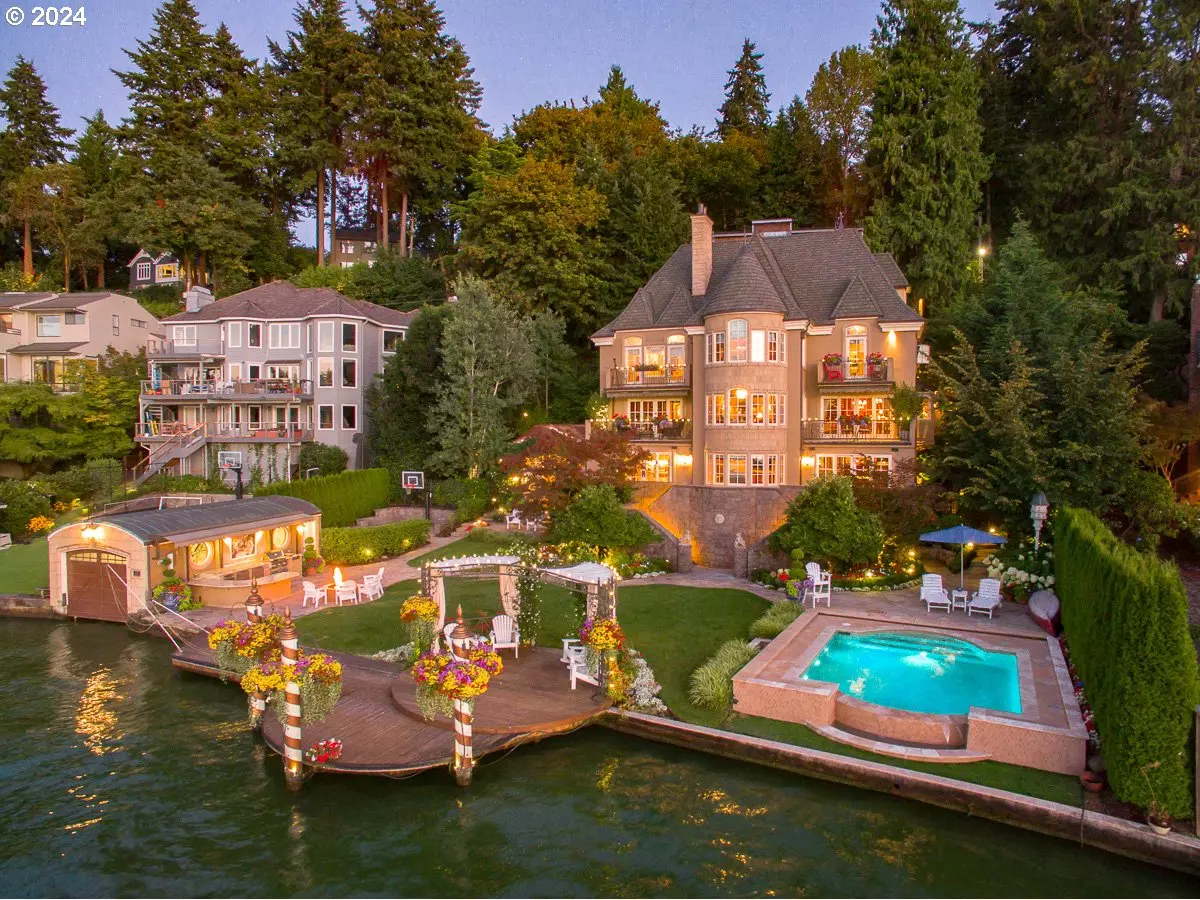 Lake Oswego, OR 97034,1527 LAKE FRONT RD