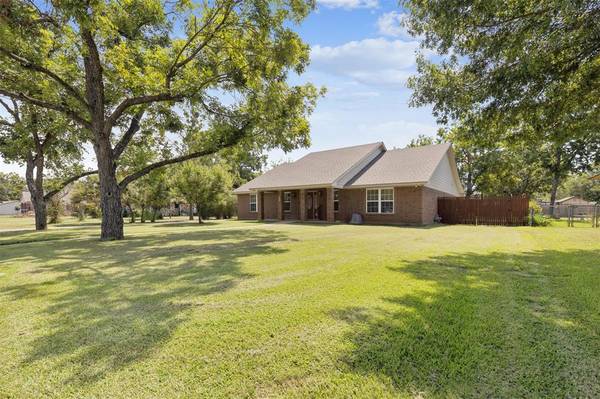 1105 Grand Avenue,  Cleburne,  TX 76033