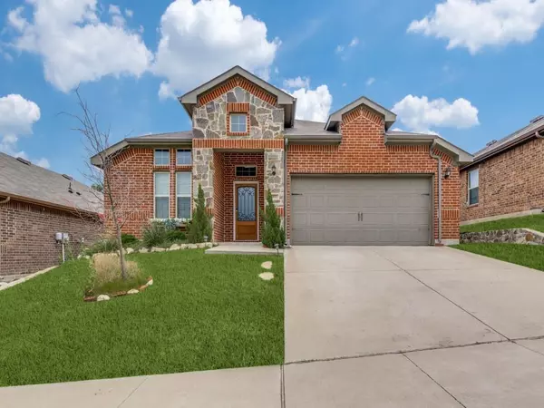 10832 Live Oak Creek Drive, Fort Worth, TX 76108