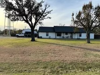 700 Arapaho Drive, Tioga, TX 76271