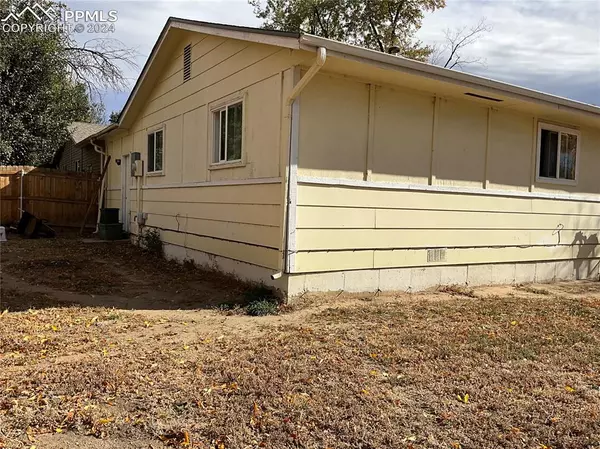 Colorado Springs, CO 80910,1948 Carmel DR